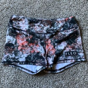 Fleo 3.25” mid rise shorts - Small